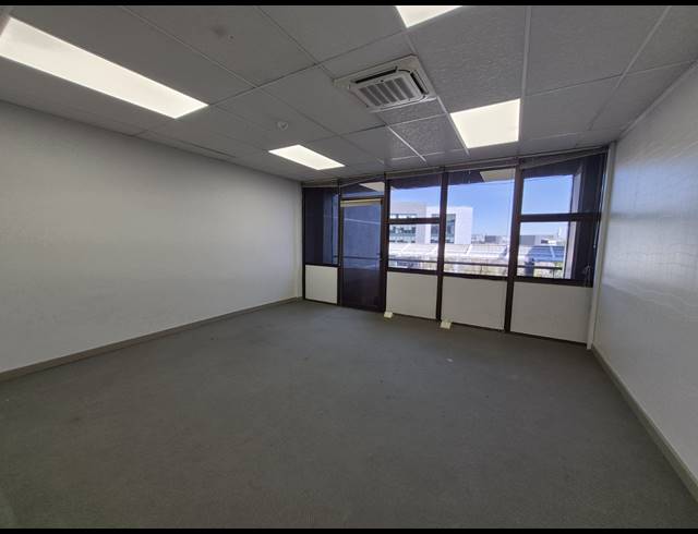 899M² OFFICE TO LET IN SANDTON CENTRAL